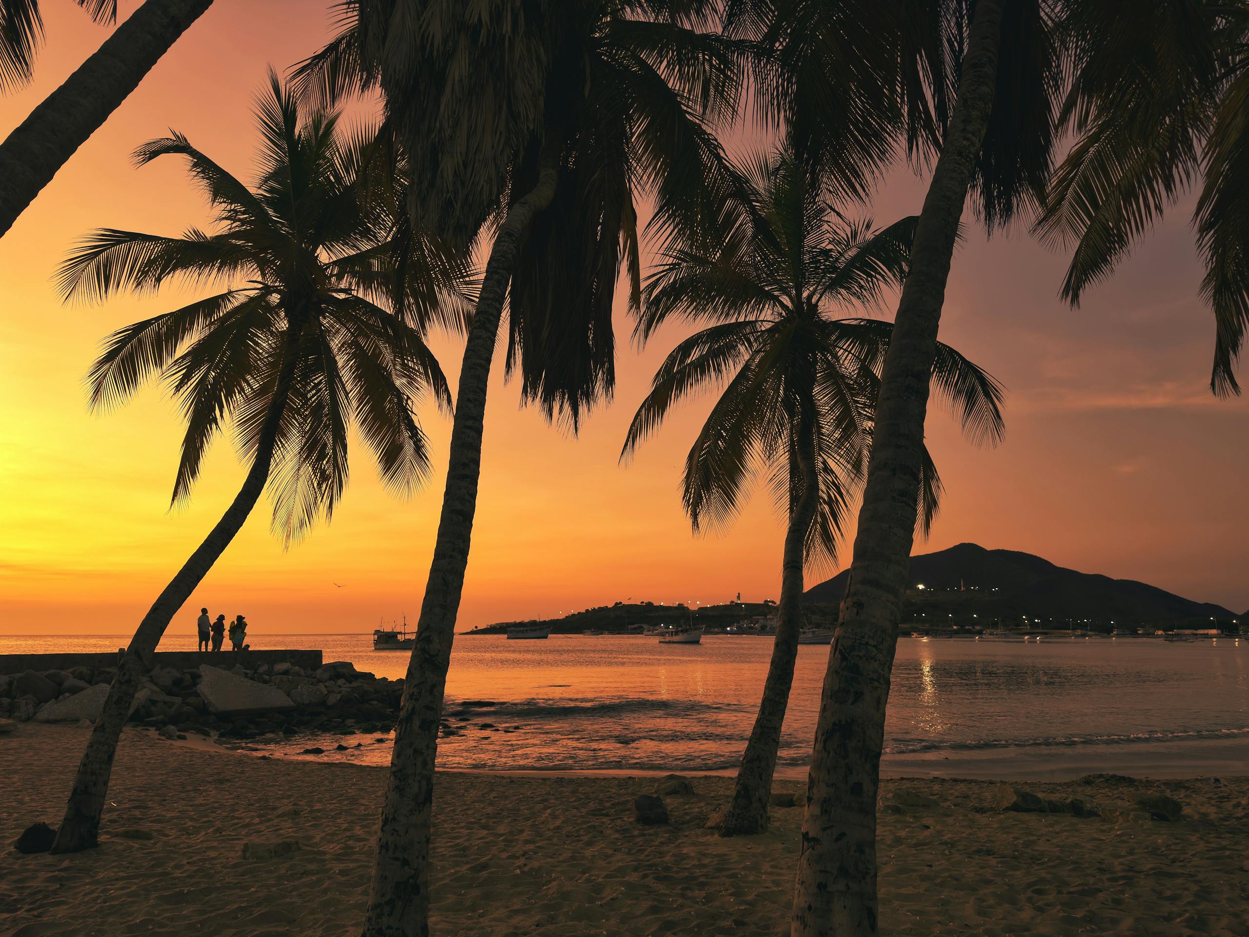 plage au coucher du soleil-voyage sur mesure avec opharaway